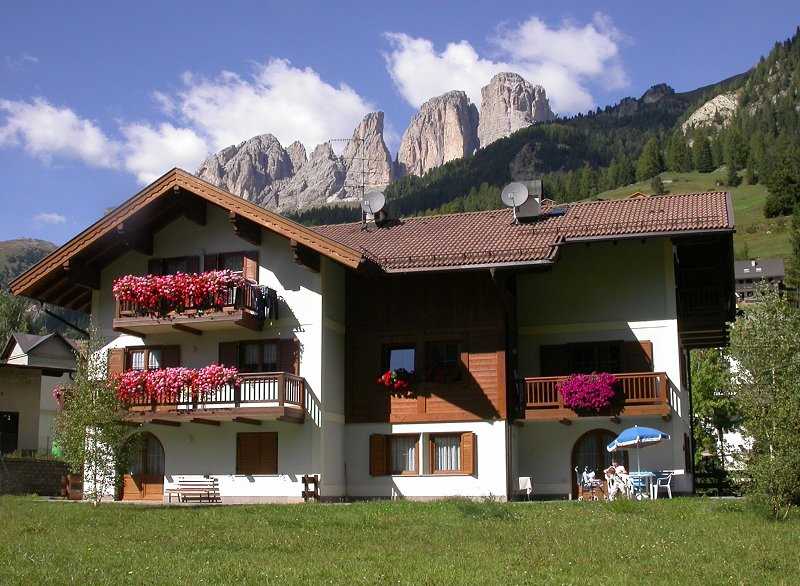 Appartamento a Campitello di Fassa - Riz Flaviano - Streda Veia 16 - Tel: 0462750479 - Val di Fassa - Trentino